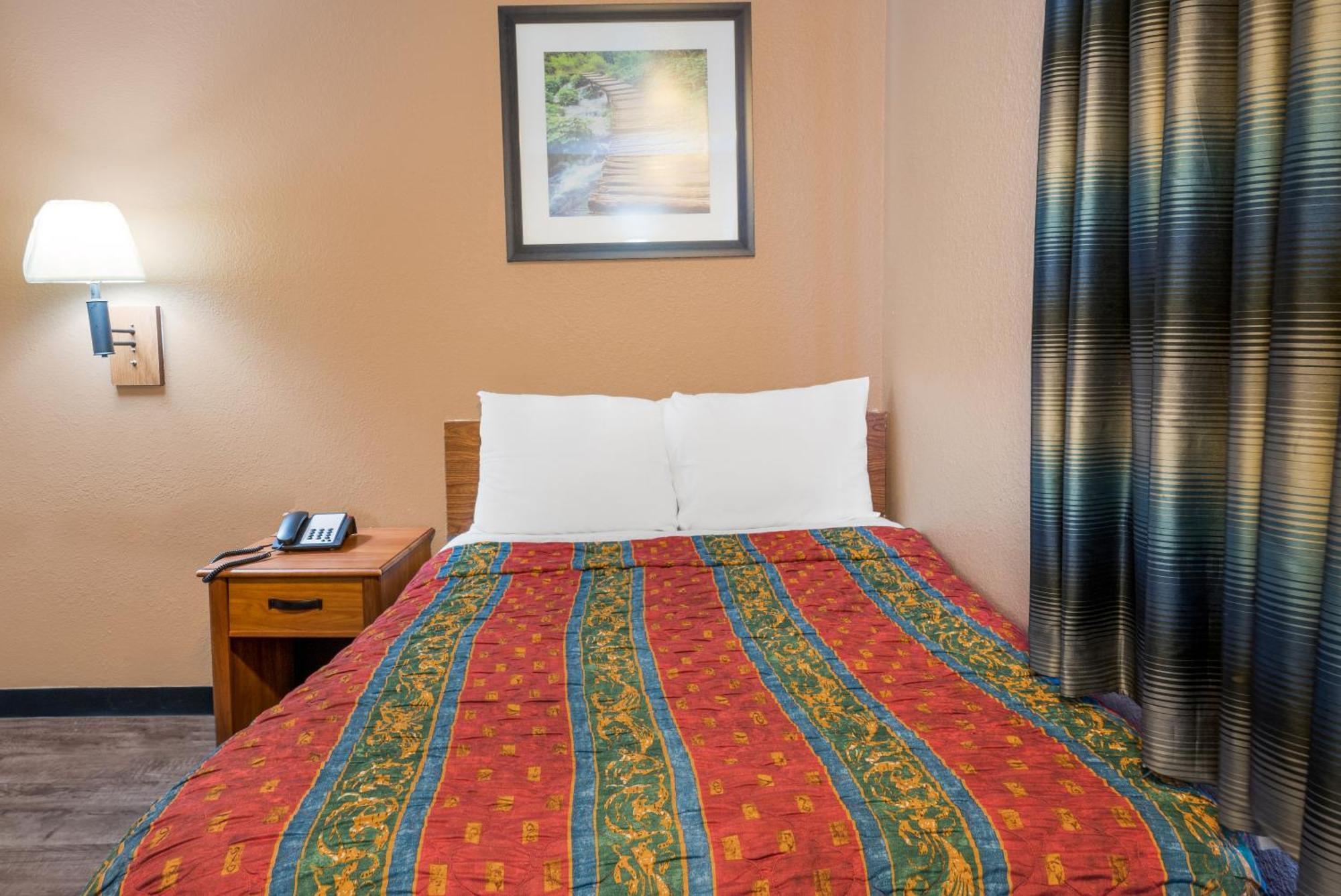 Knights Inn Grand Rapids East Airport Cascade Luaran gambar