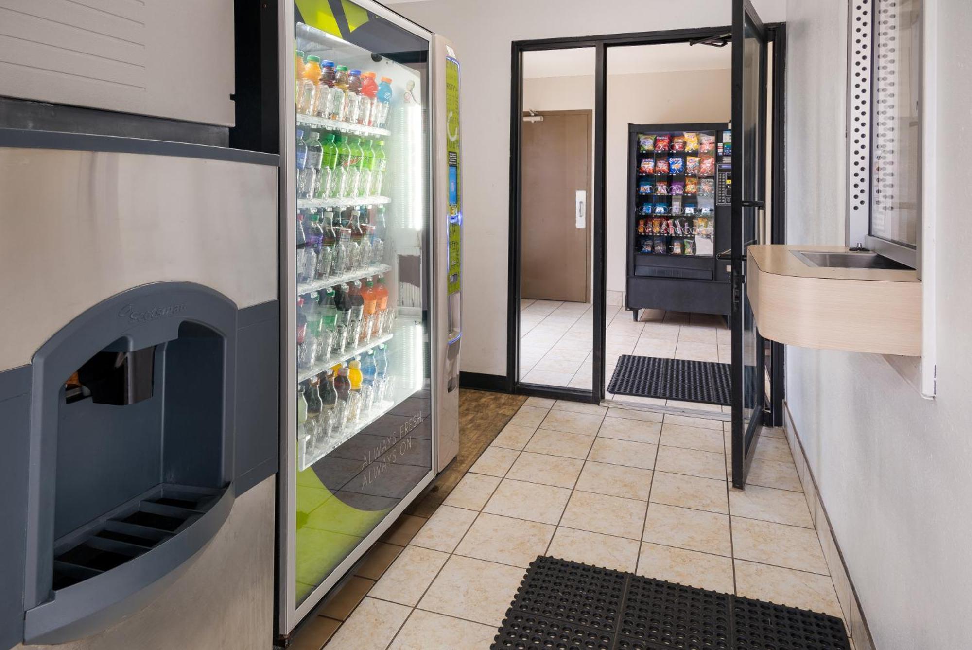 Knights Inn Grand Rapids East Airport Cascade Luaran gambar